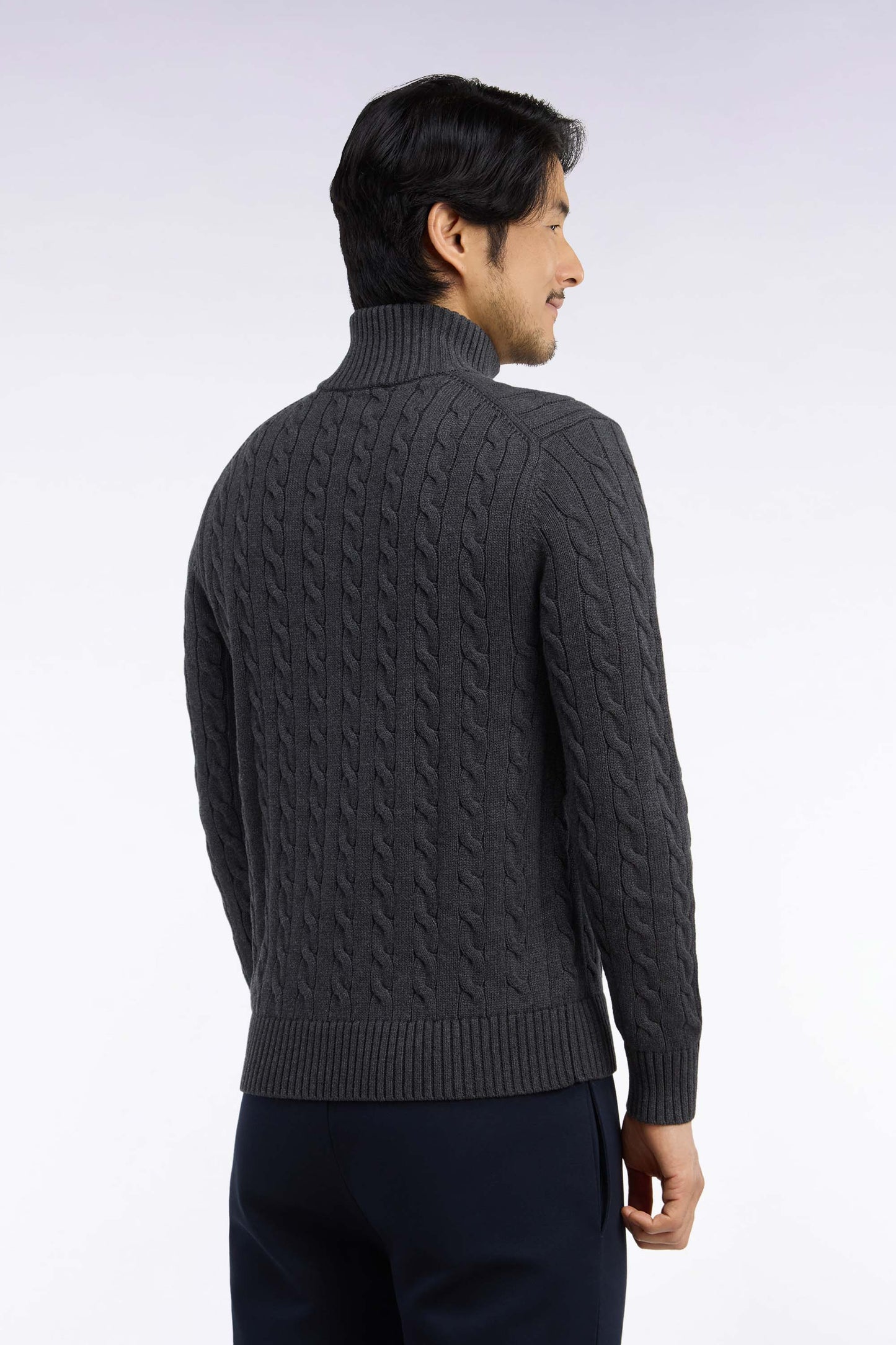 Pull à torsades à col camionneur en coton gris coupe droite