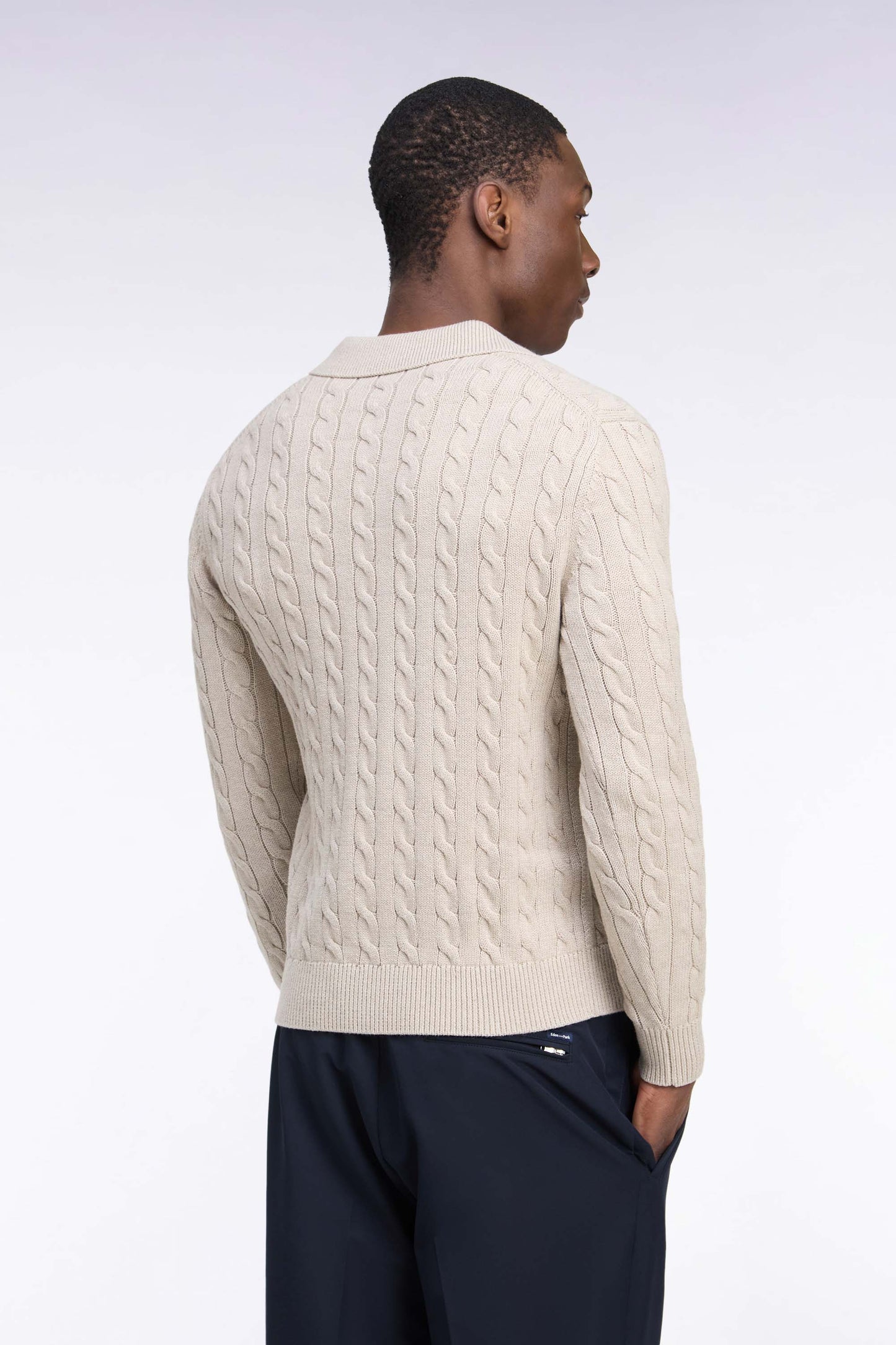 Pull à torsades et col maillot en coton beige coupe droite