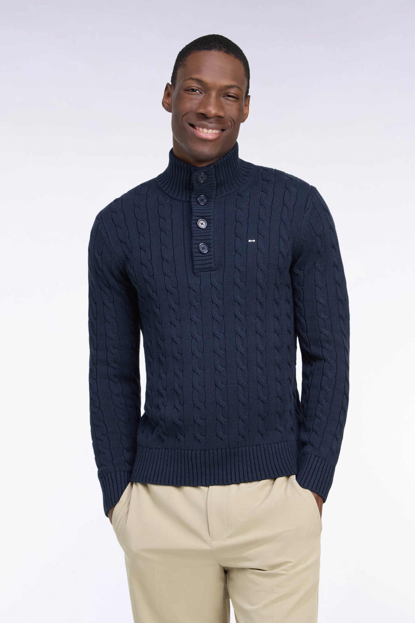 Pull à torsades col boutonné en coton marine coupe droite