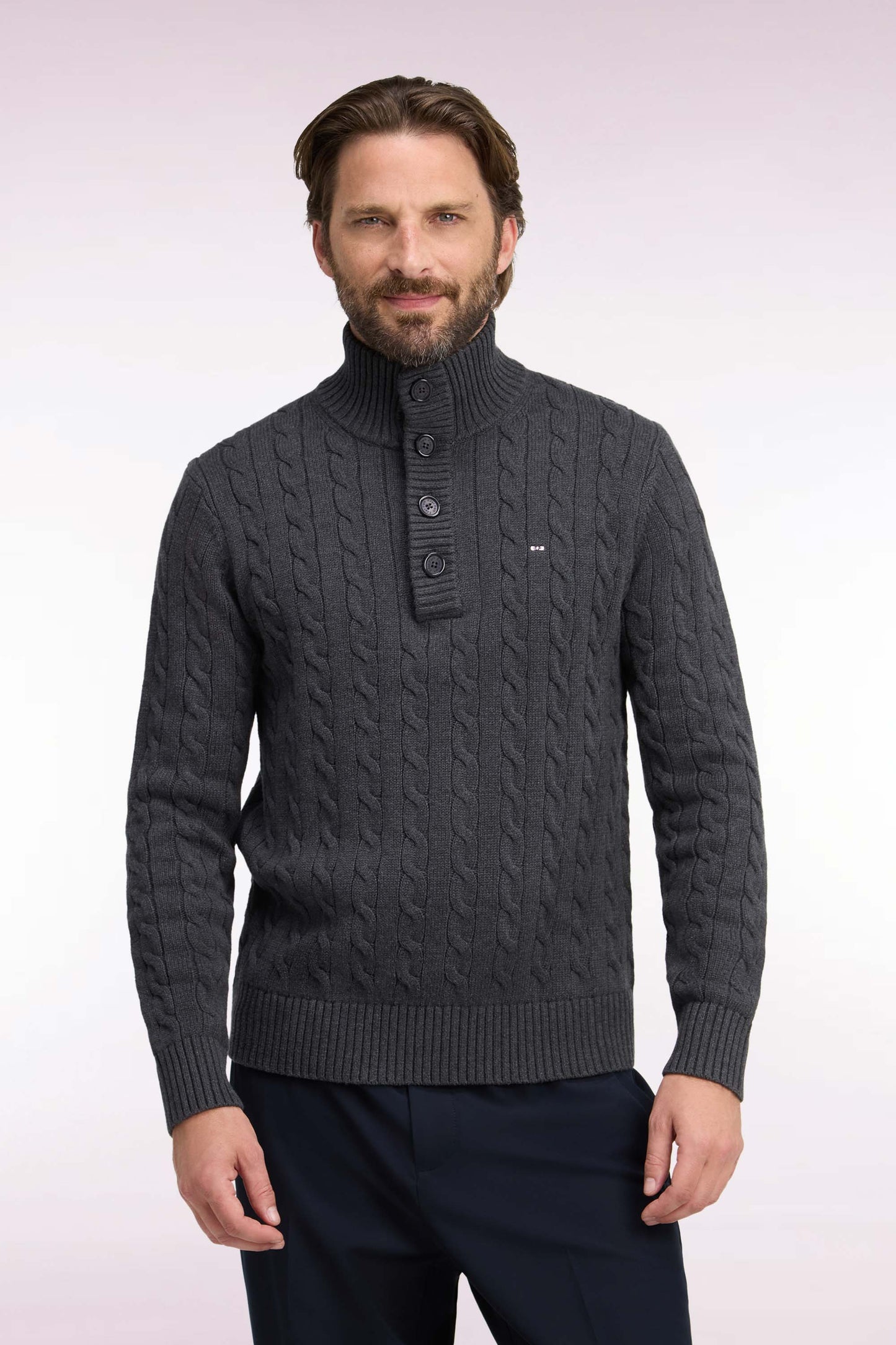 Pull à torsades col boutonné en coton gris coupe droite