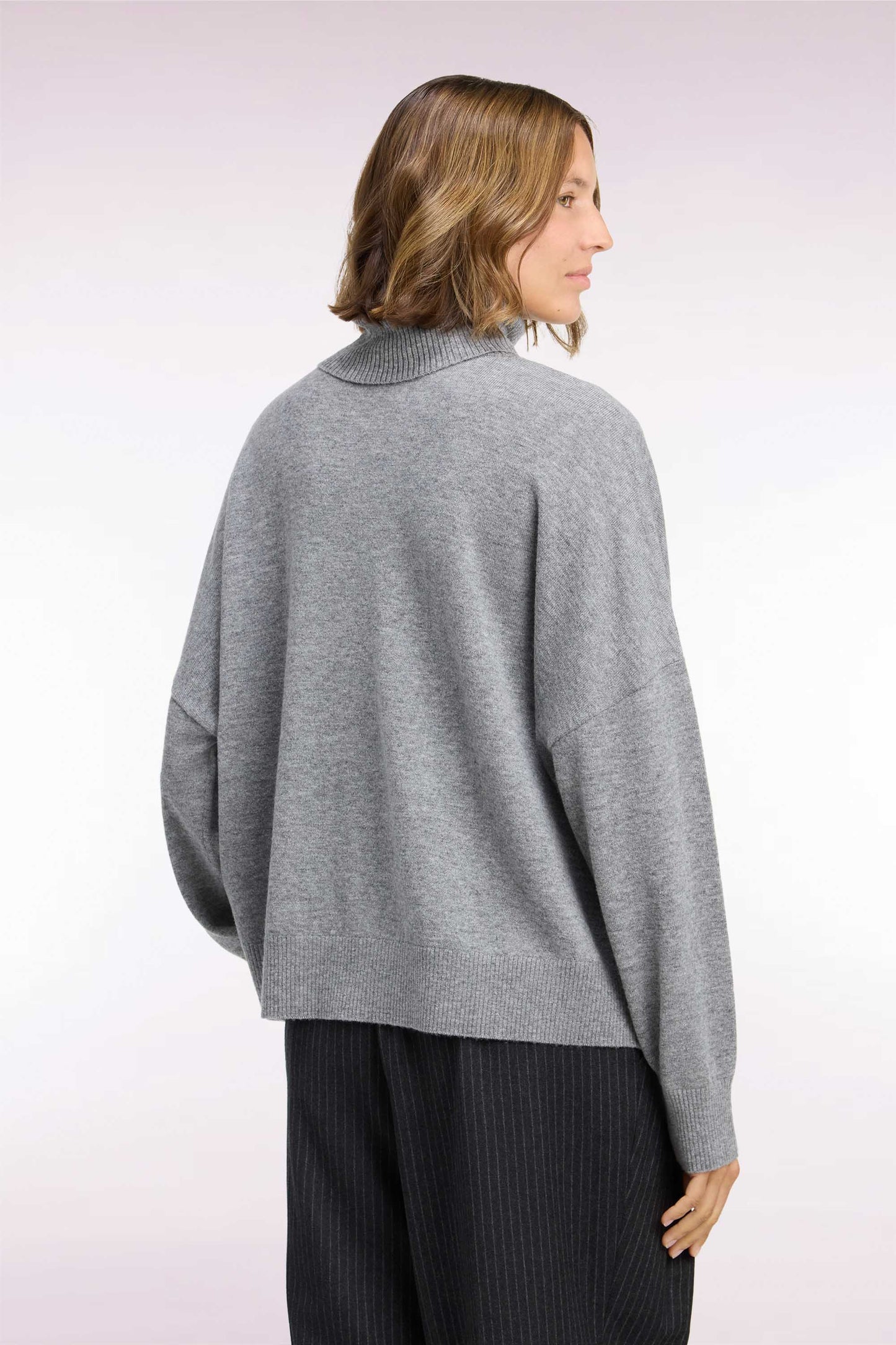 Pull col roulé en laine vierge et cachemire gris