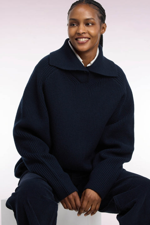 Pull vareuse en laine marine coupe droite - Image 1