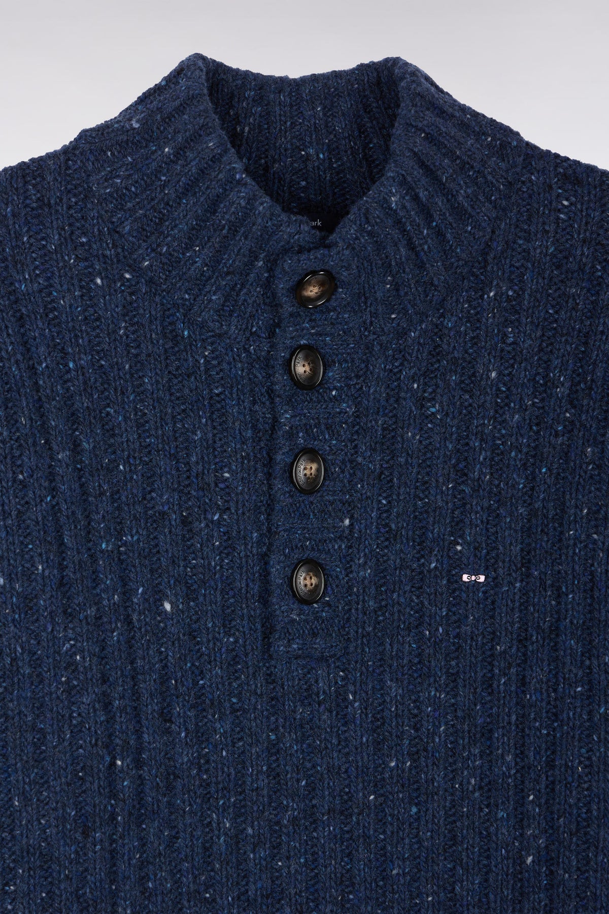 Pull à col montant boutonné en maille épaisse côtelée bleu chiné