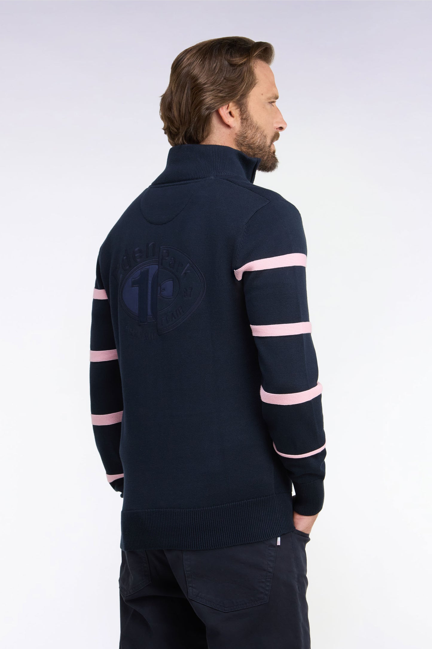 Pull à col montant zippé en coton marine à rayures de manches roses coupe regular
