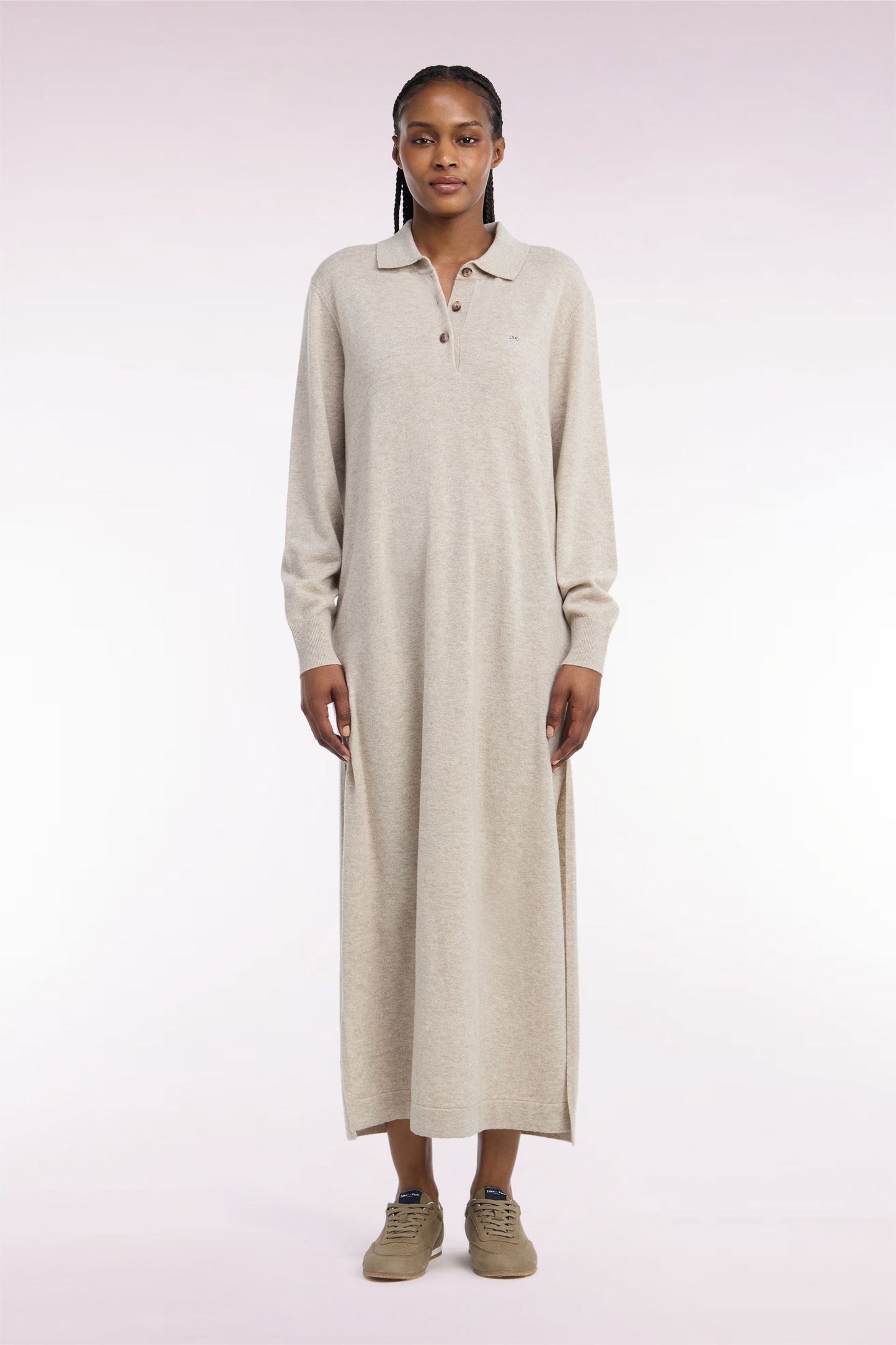 Robe midi à col polo en laine vierge et cachemire beige coupe droite
