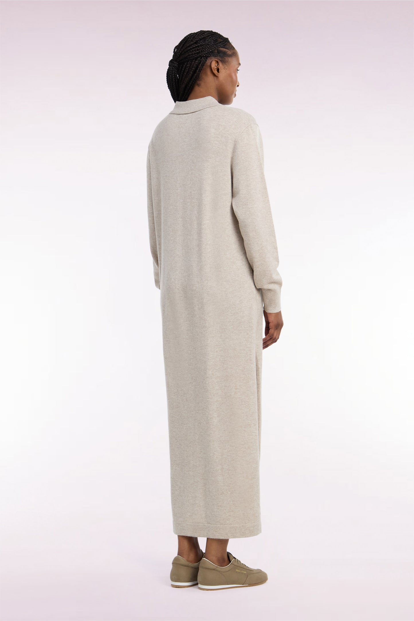 Robe midi à col polo en laine vierge et cachemire beige coupe droite