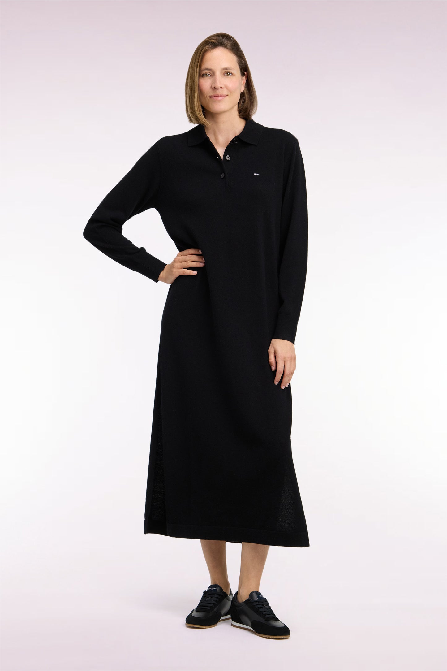 Robe midi à col polo en laine vierge et cachemire noire coupe droite