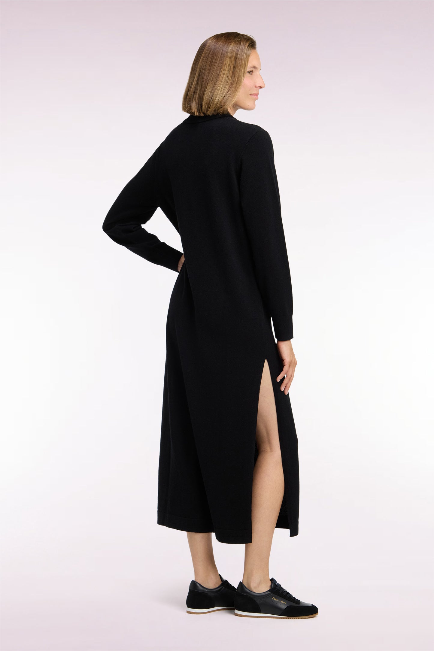 Robe midi à col polo en laine vierge et cachemire noire coupe droite