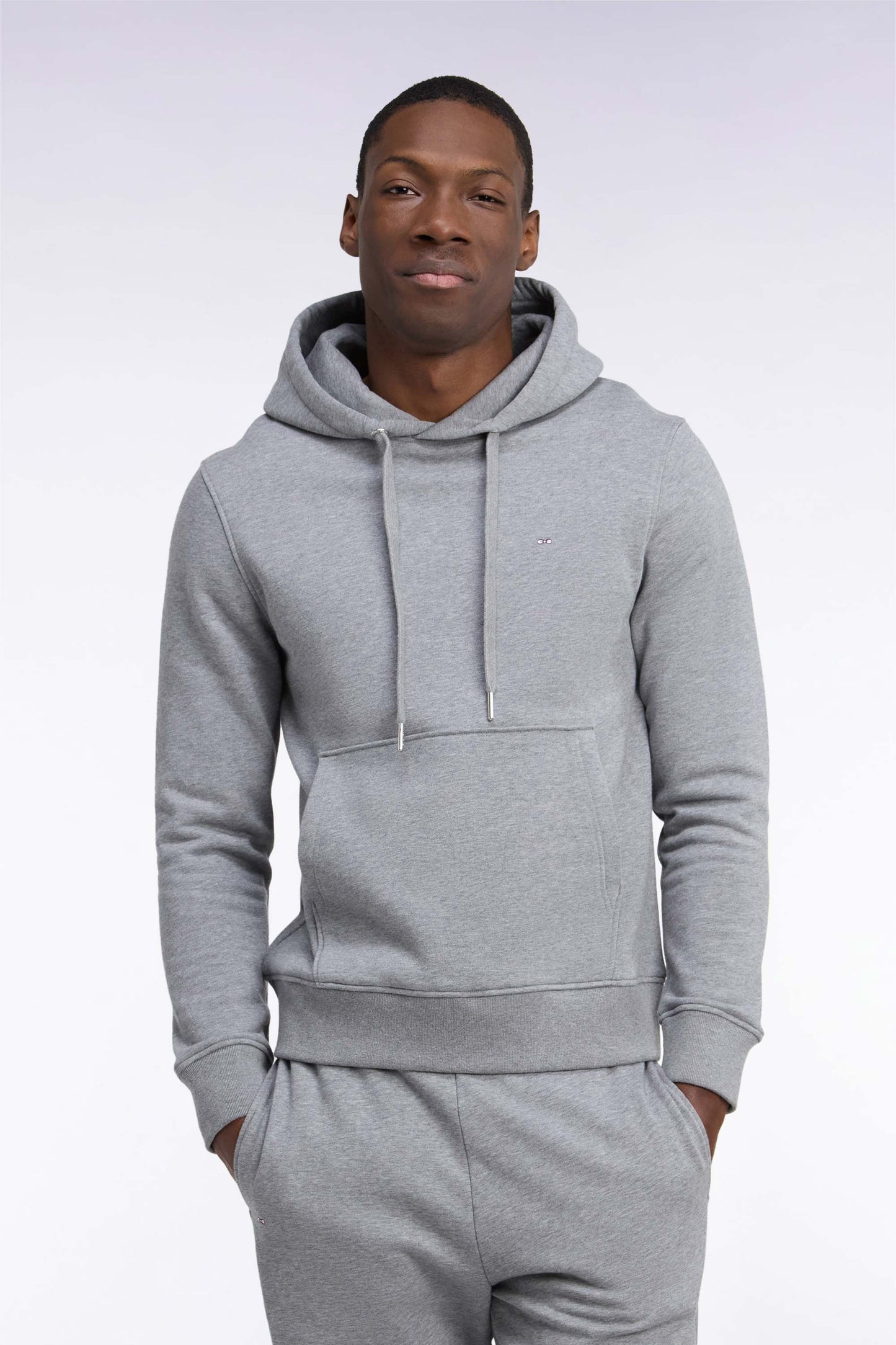Sweatshirt à capuche en molleton coton gris coupe droite