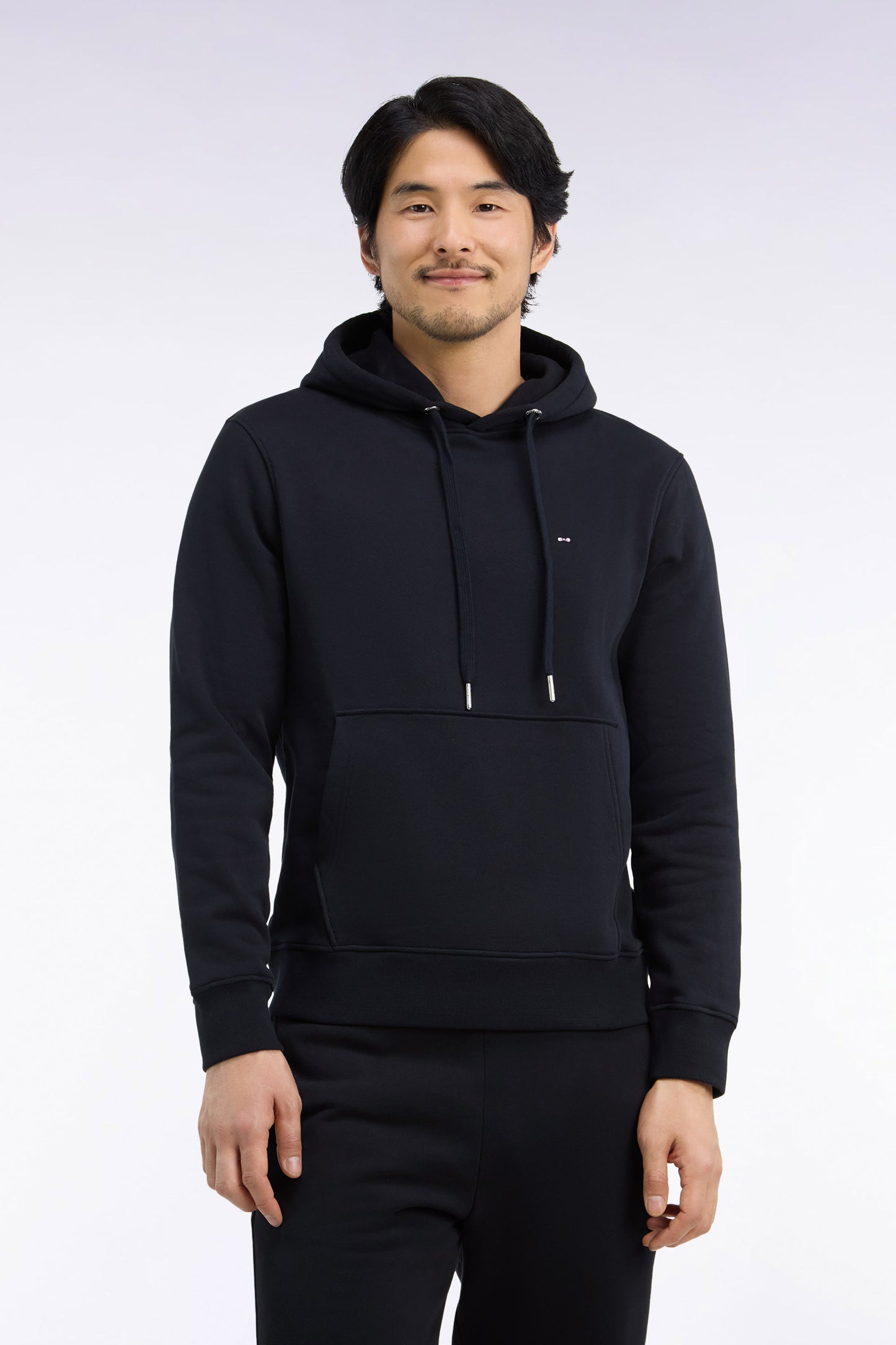 Sweatshirt à capuche en molleton coton noir coupe droite
