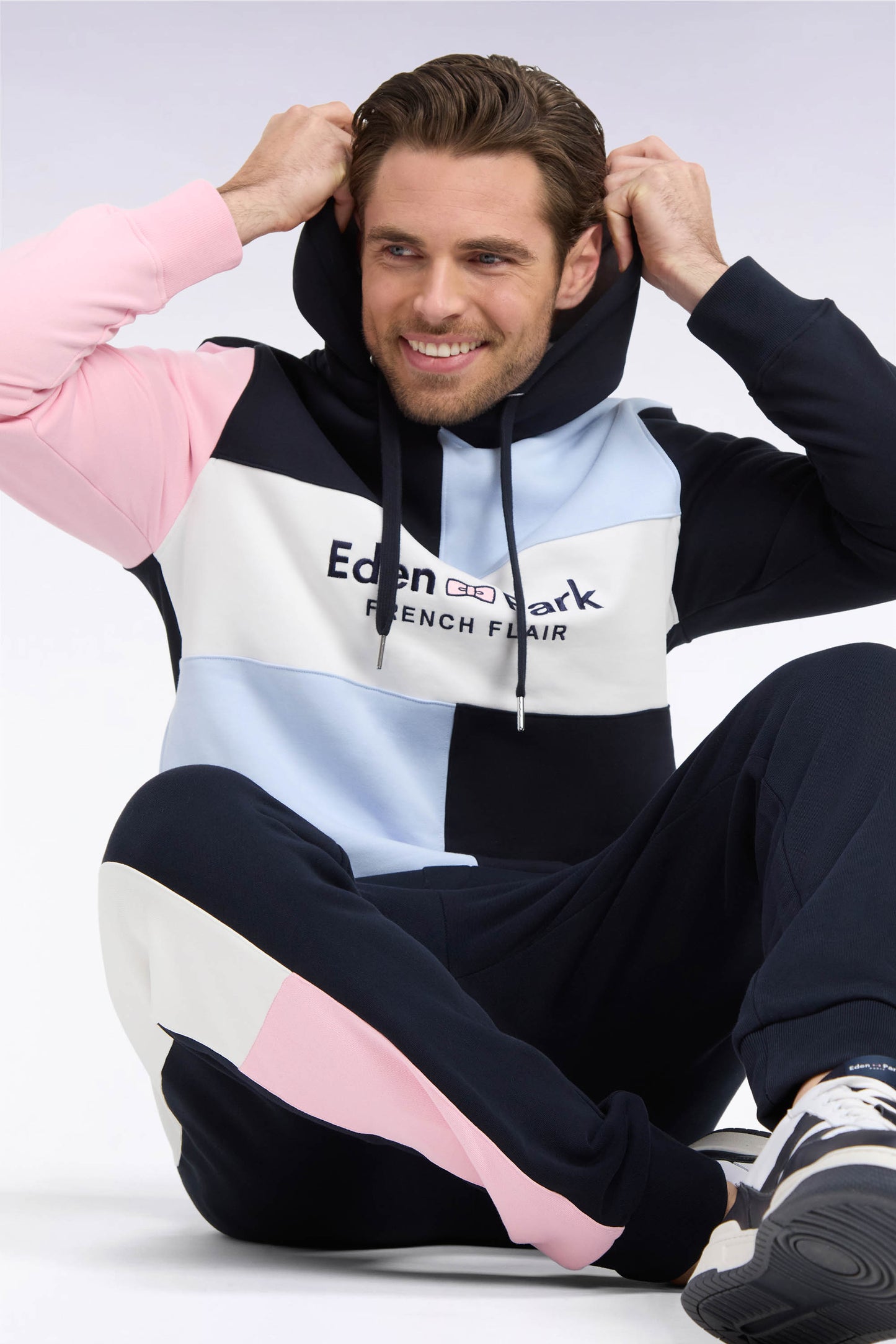 Sweatshirt à capuche en coton marine brodé coupe droite