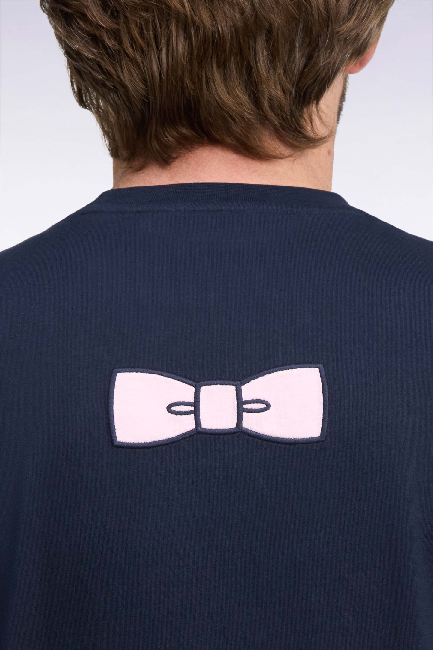 T-shirt manches courtes en coton marine coupe droite nœud papillon