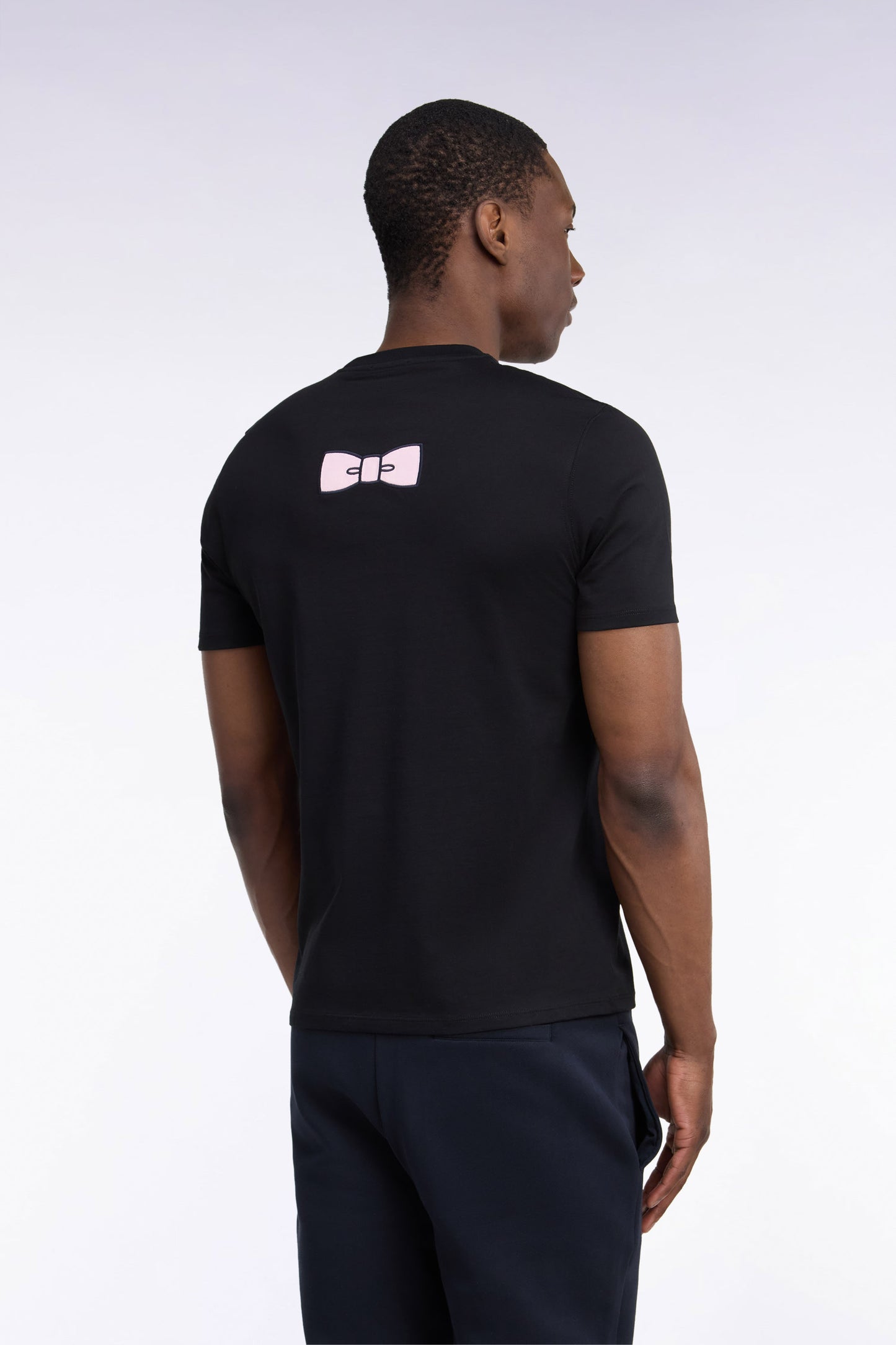 T-shirt manches courtes en coton noir coupe droite nœud papillon