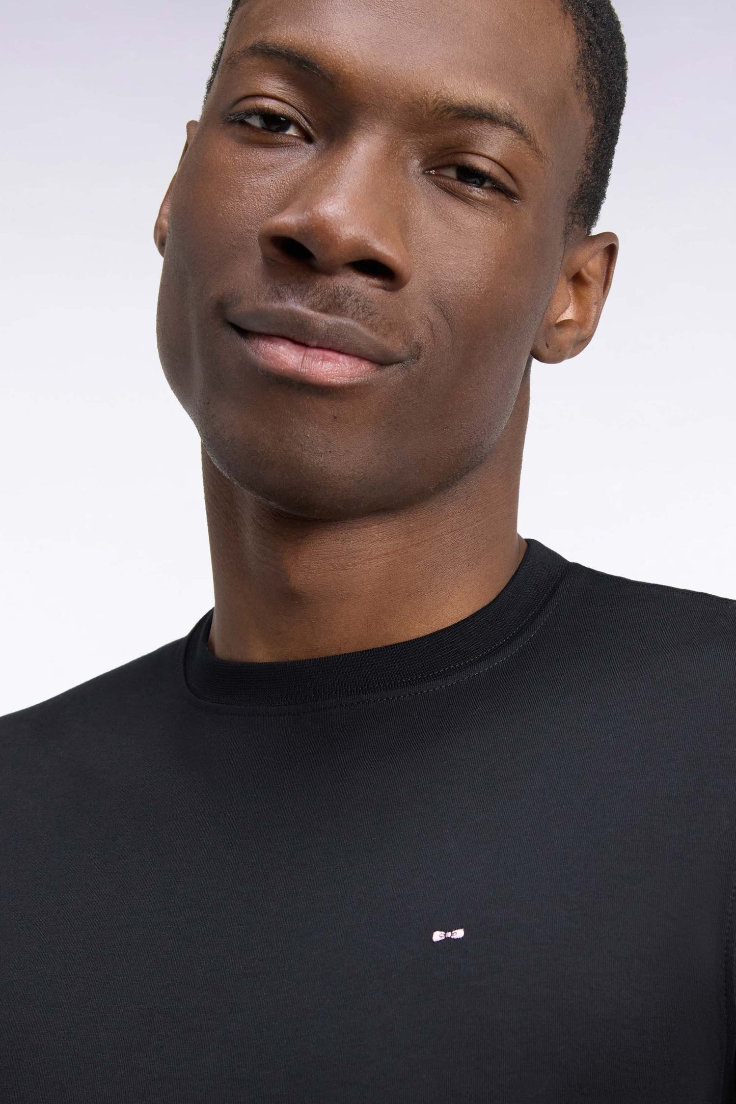 T-shirt manches courtes en coton noir coupe droite nœud papillon