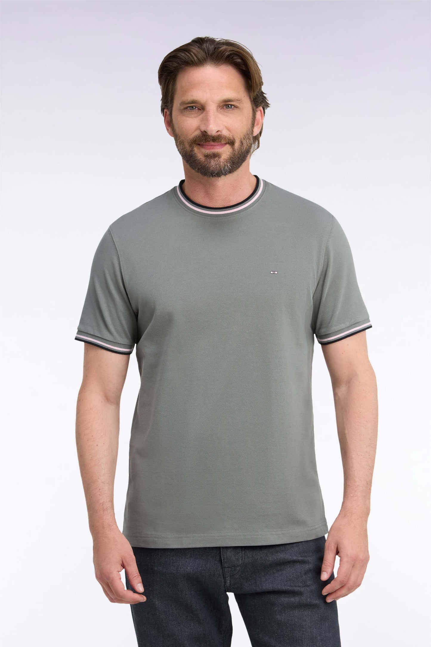 T-shirt manches courtes en coton vert olive à bords-côtes rayés coupe droite