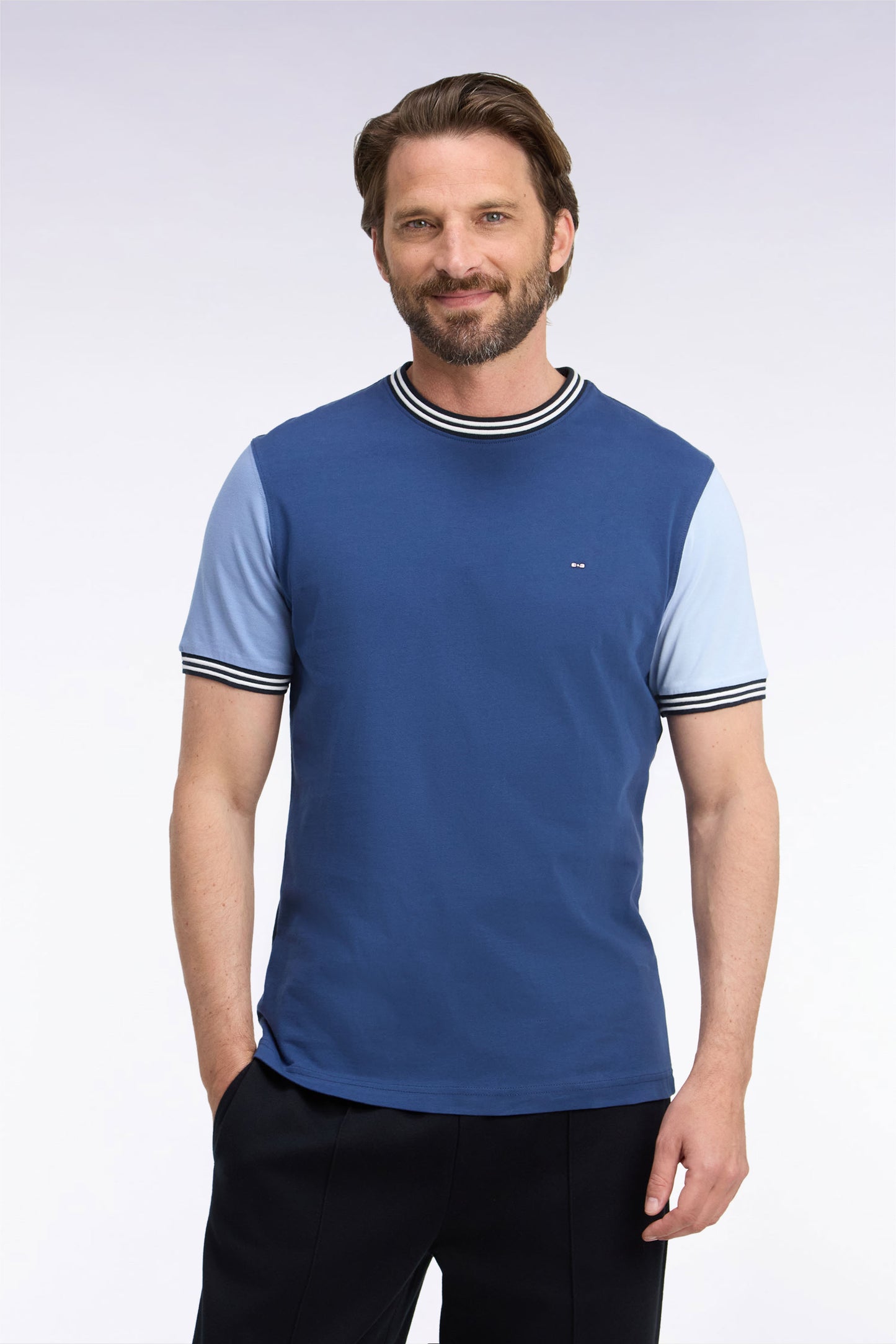 T-shirt à manches courtes bicolore bleu coupe droite