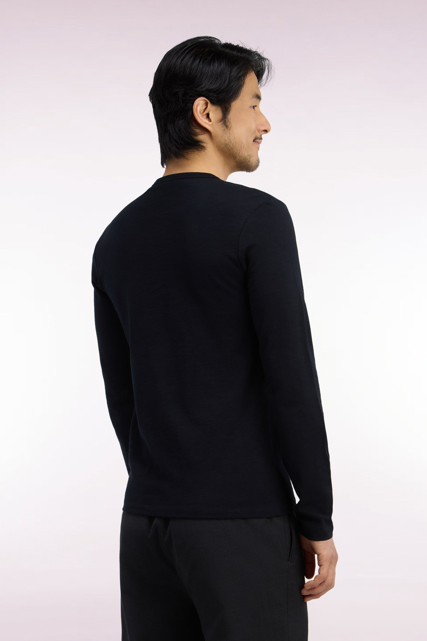 T-shirt manches longues en coton noir coupe ajustée