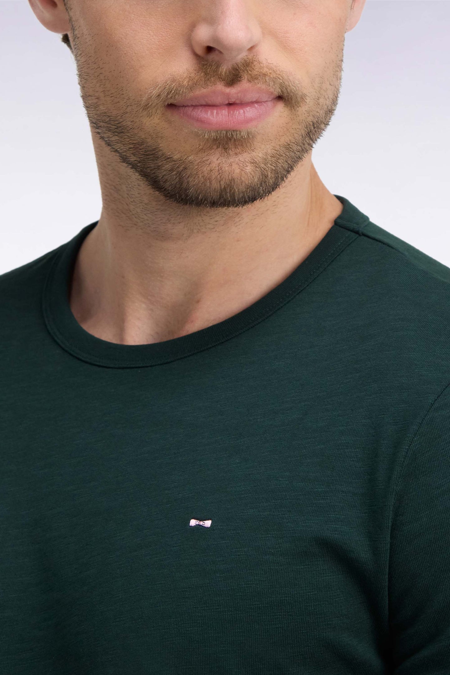 T-shirt manches longues en coton vert foncé coupe ajustée
