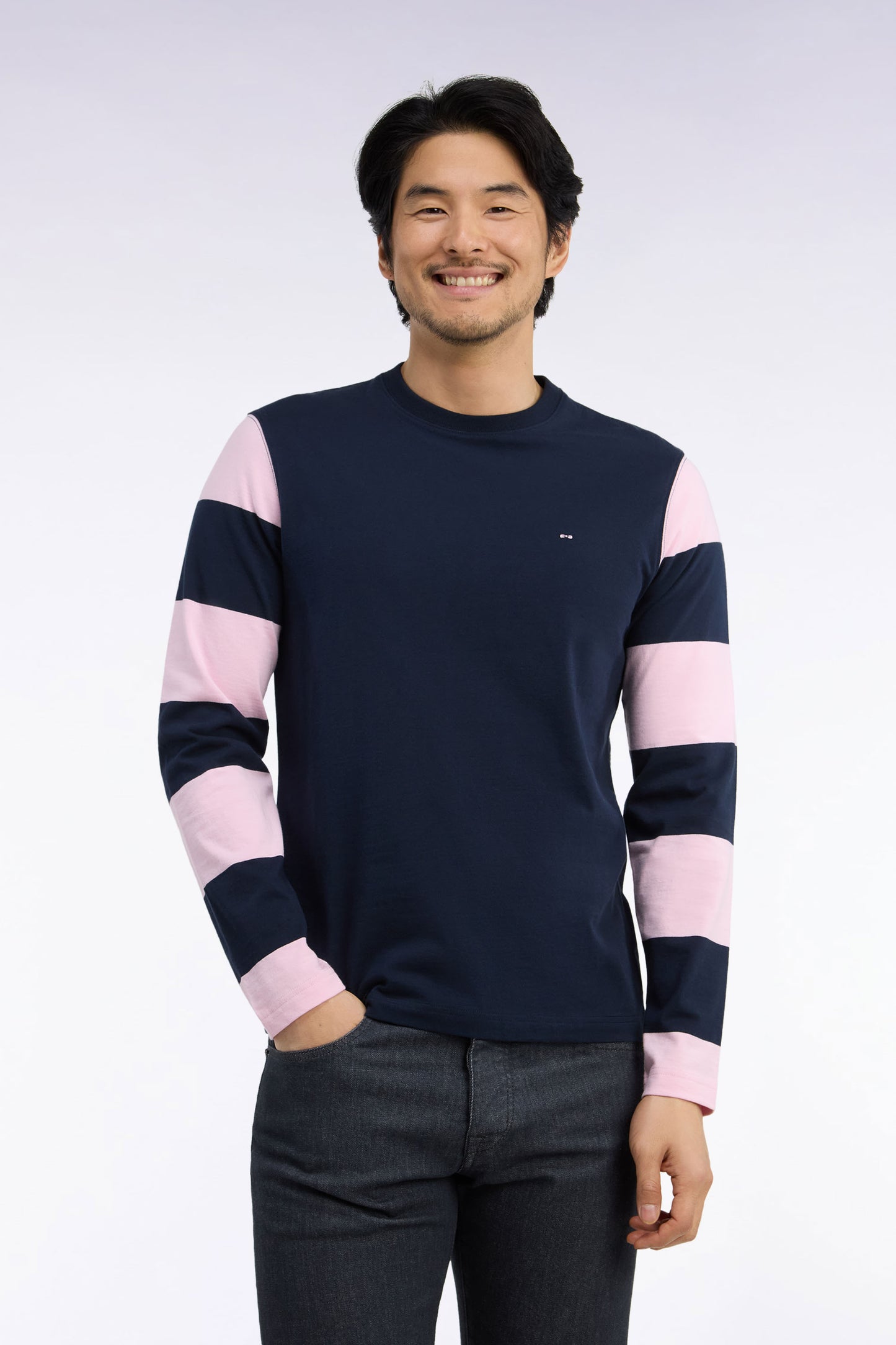 T-shirt manches longues en coton marine à manches rayées coupe droite