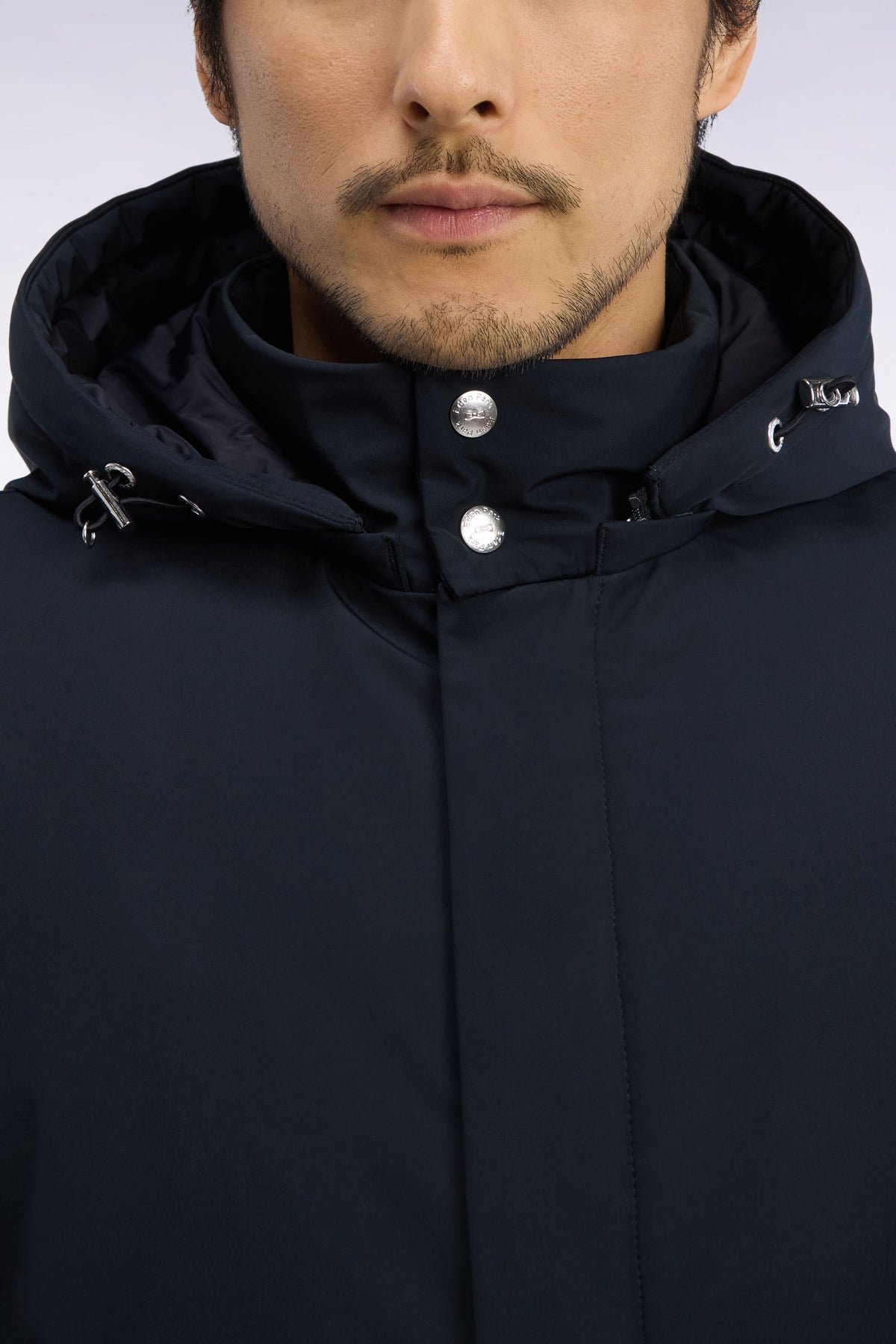 Parka noire à capuche amovible