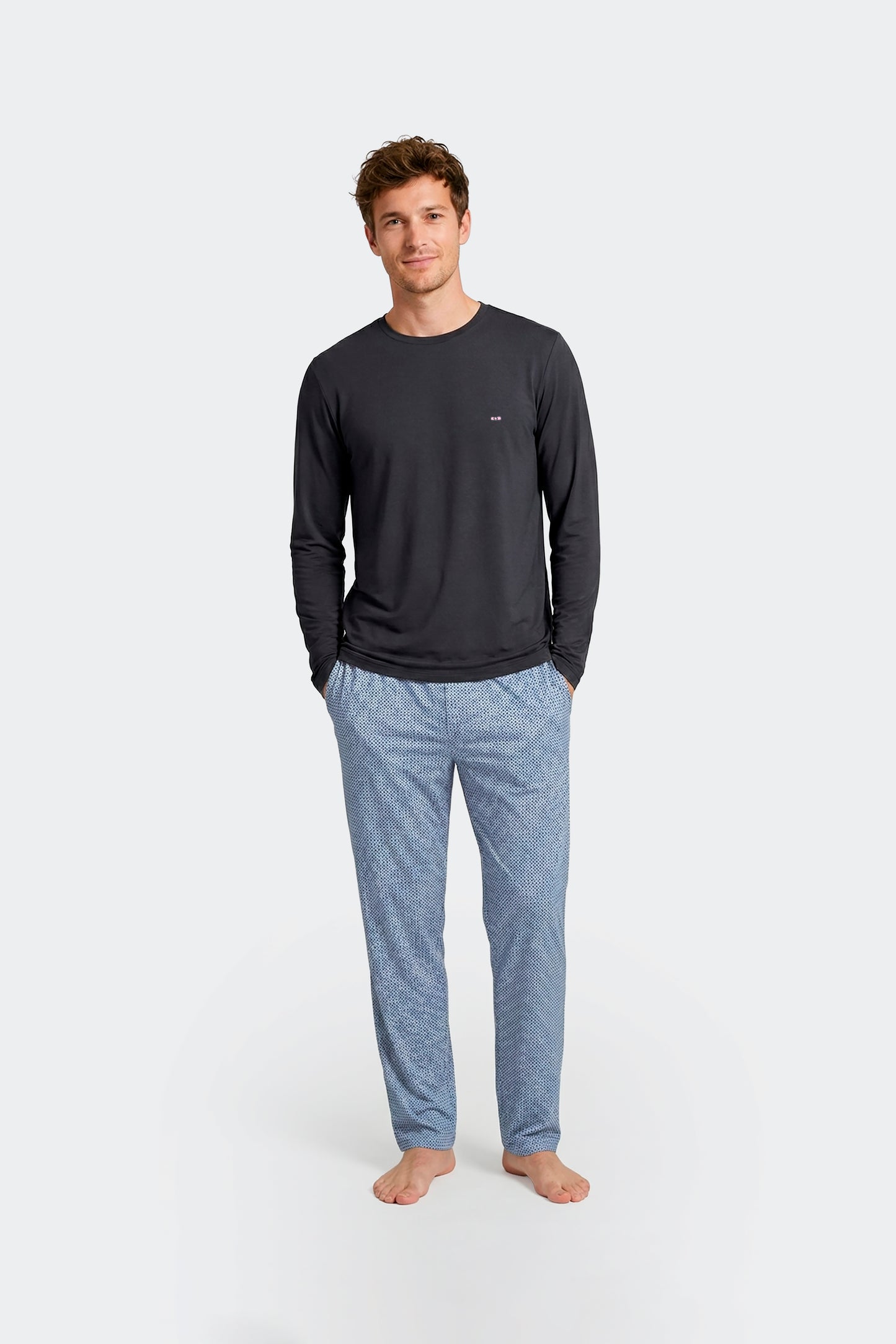 Ensemble pyjama long en coton T-shirt uni et pantalon à micromotifs pois bleu