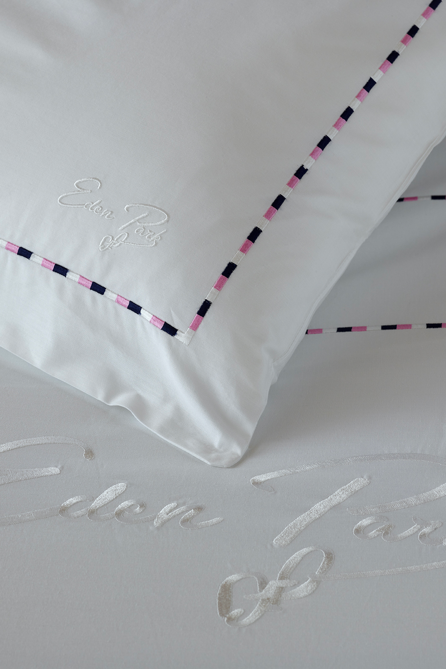 2 square pillowcases white, navy and pink - Décrochons la lune