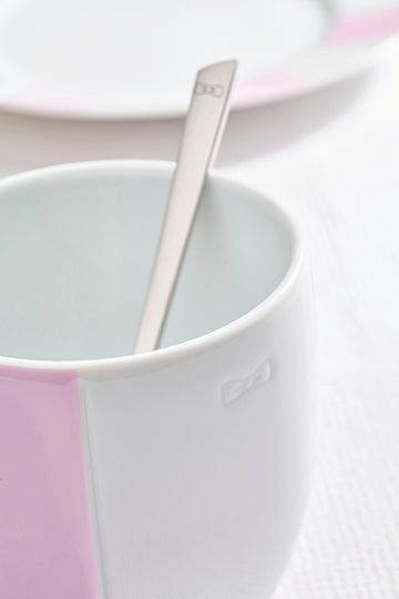 Set de deux mugs en porcelaine de Limoges blanche intérieur émaillé rose