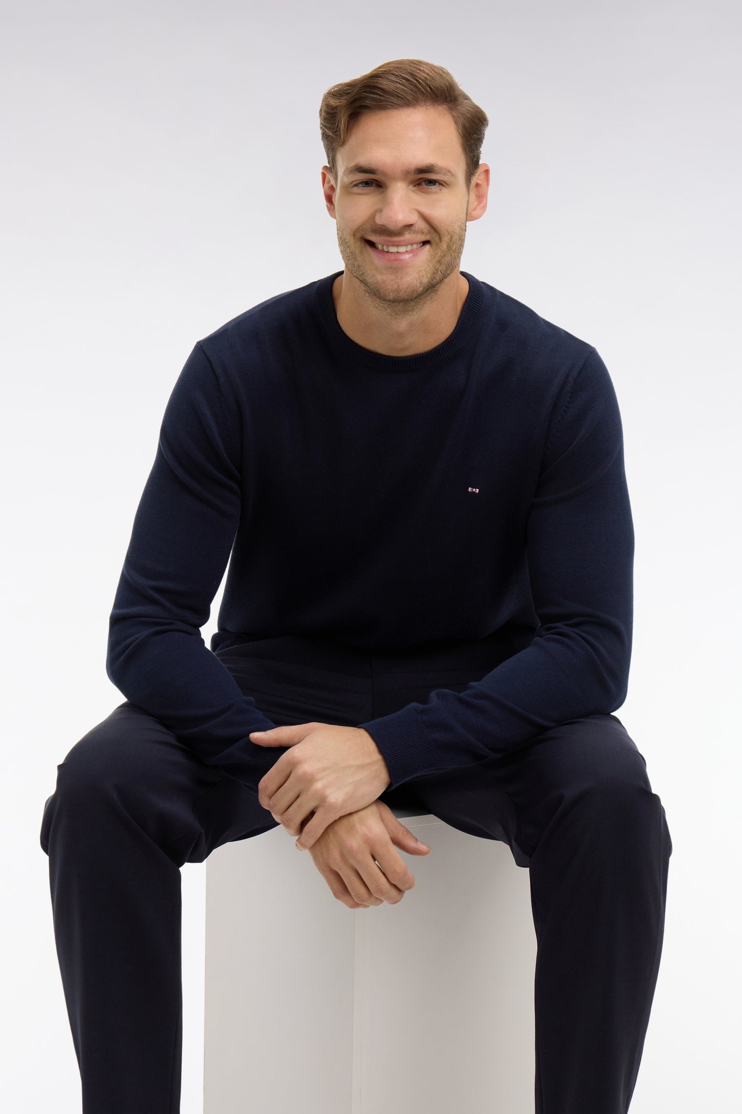 Pull bleu marine à col rond en coton