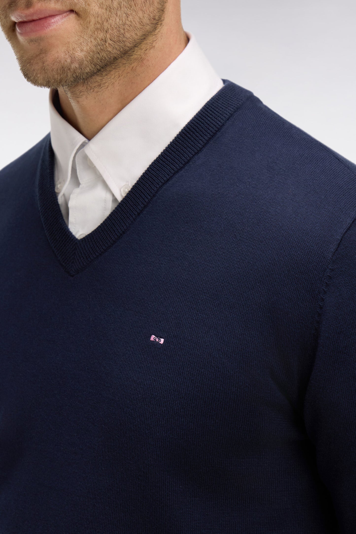 Pull bleu marine à col V en coton