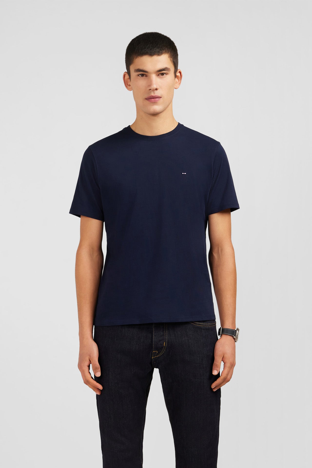 T-shirt bleu marine col rond à manches courtes