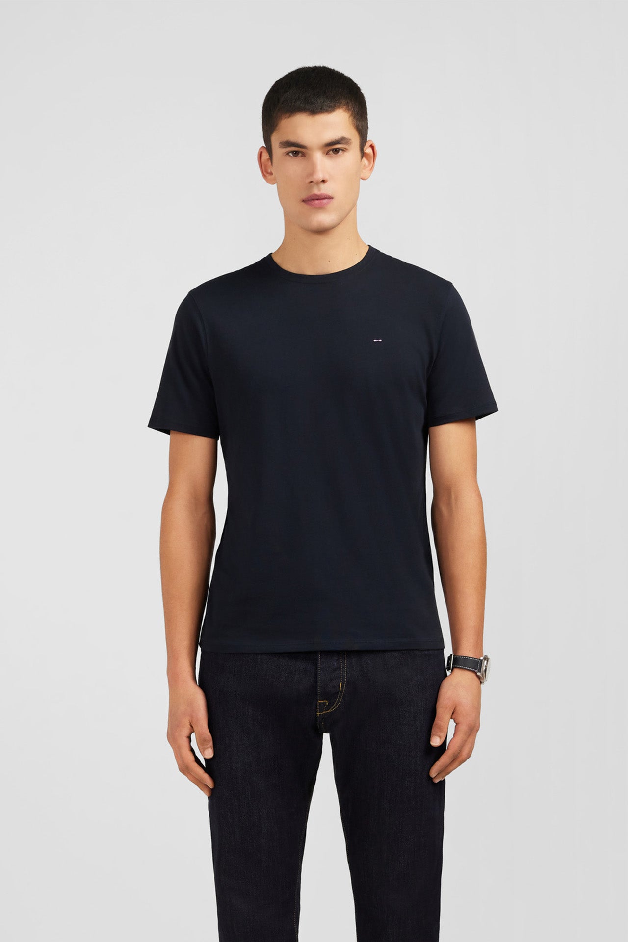 T-shirt noir col rond à manches courtes