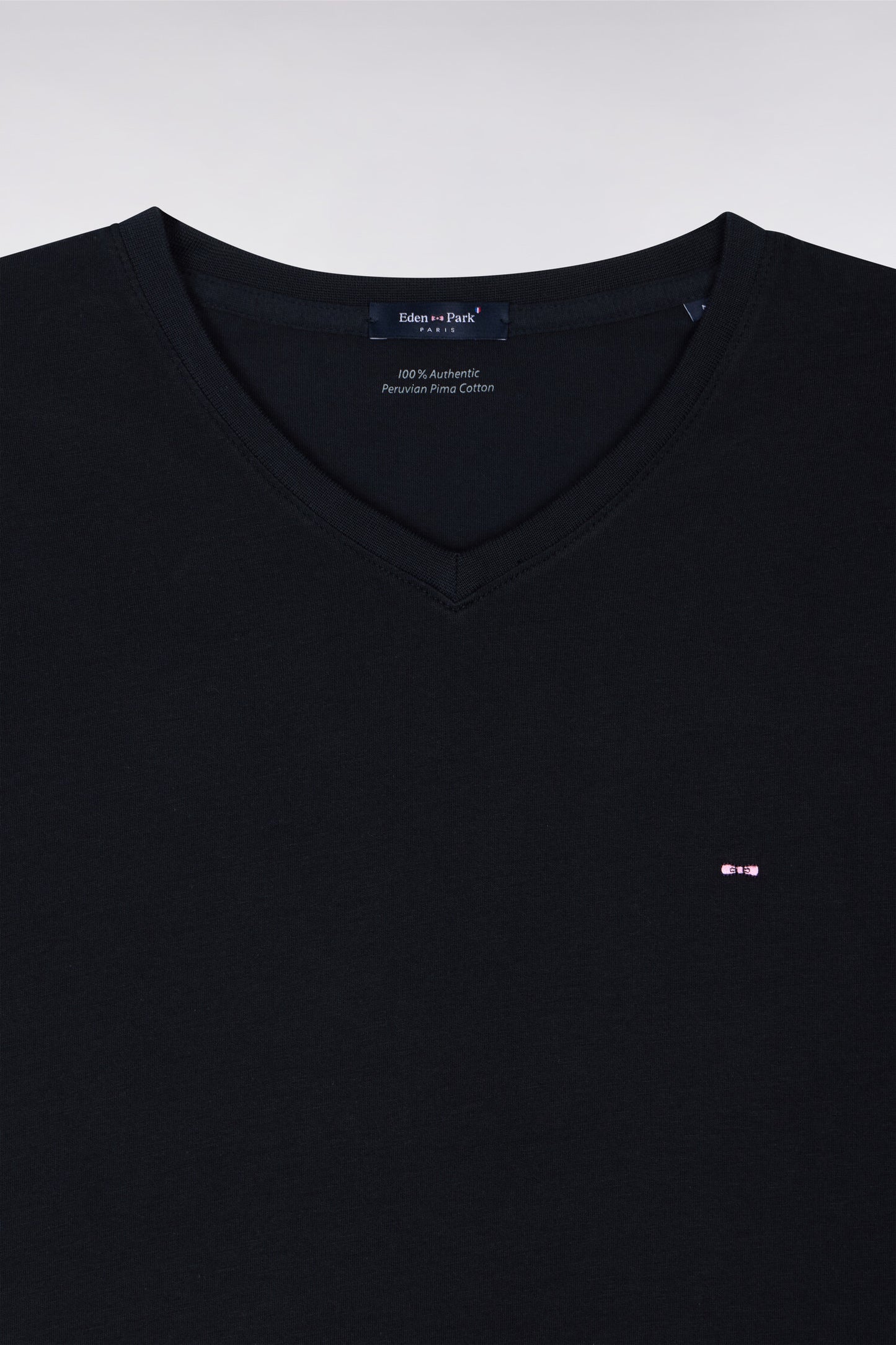 T-shirt noir col V à manches courtes