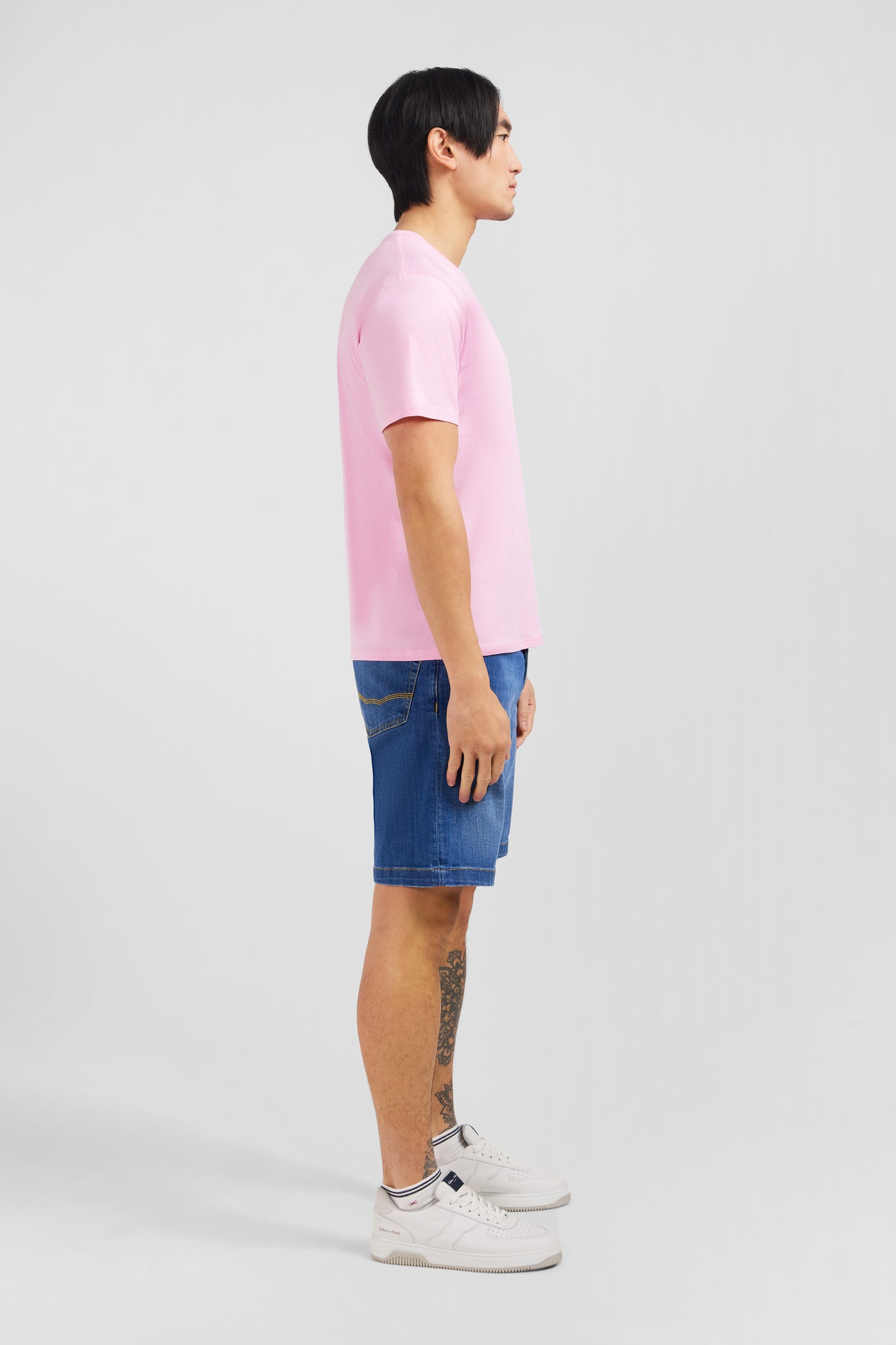 T-shirt rose col V à manches courtes