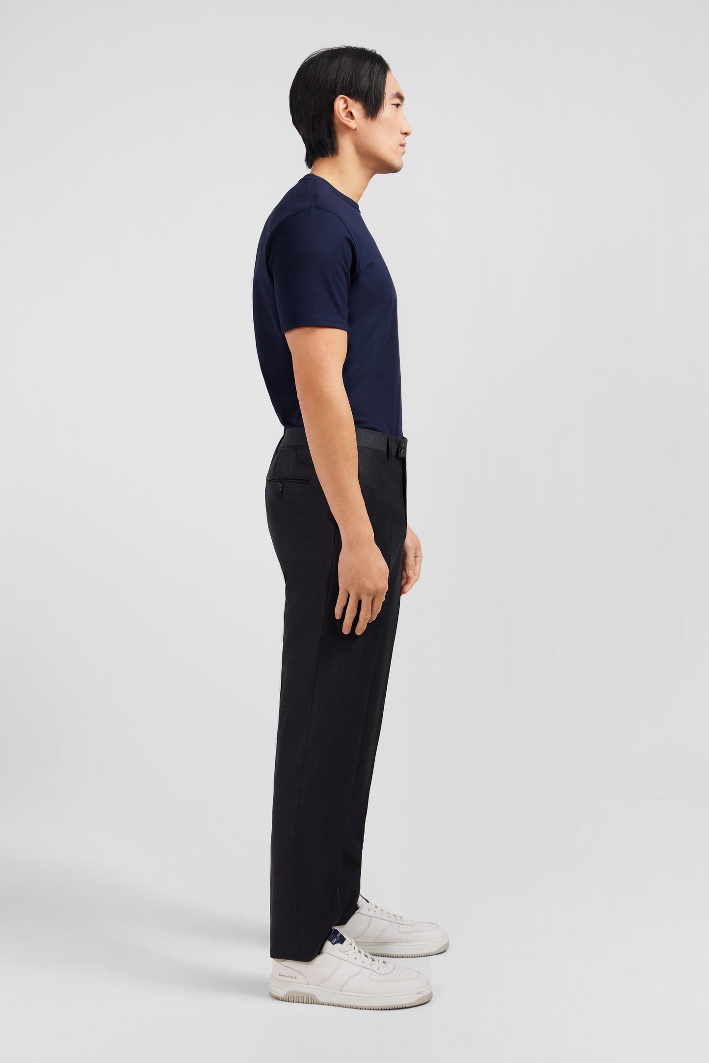 Regular dark grey wool trousers with broken fold