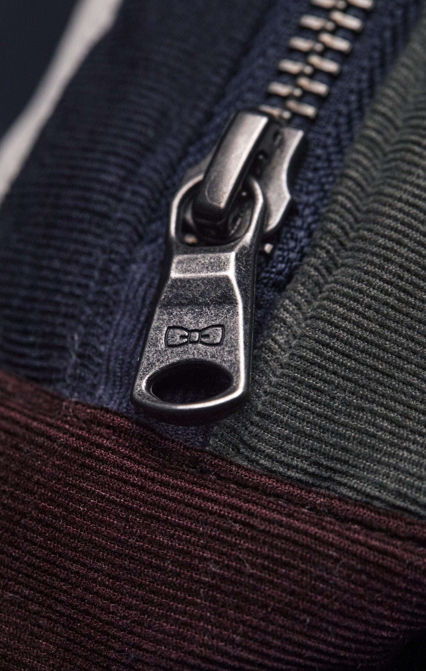 Sac banane en velours kaki upcyclé Pap'Atelier