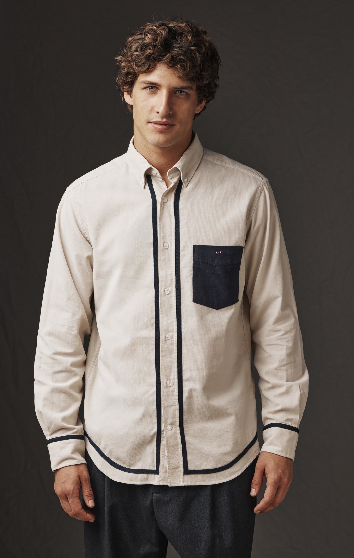 Chemise en coton beige à galons marine upcyclée Pap'Atelier