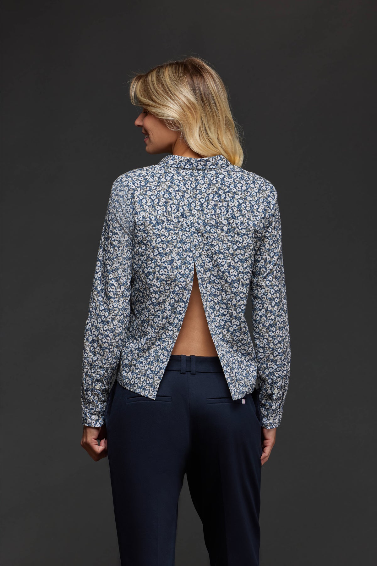 Chemise upcyclée Pap'Atelier en coton à imprimé floral et dos ouvert