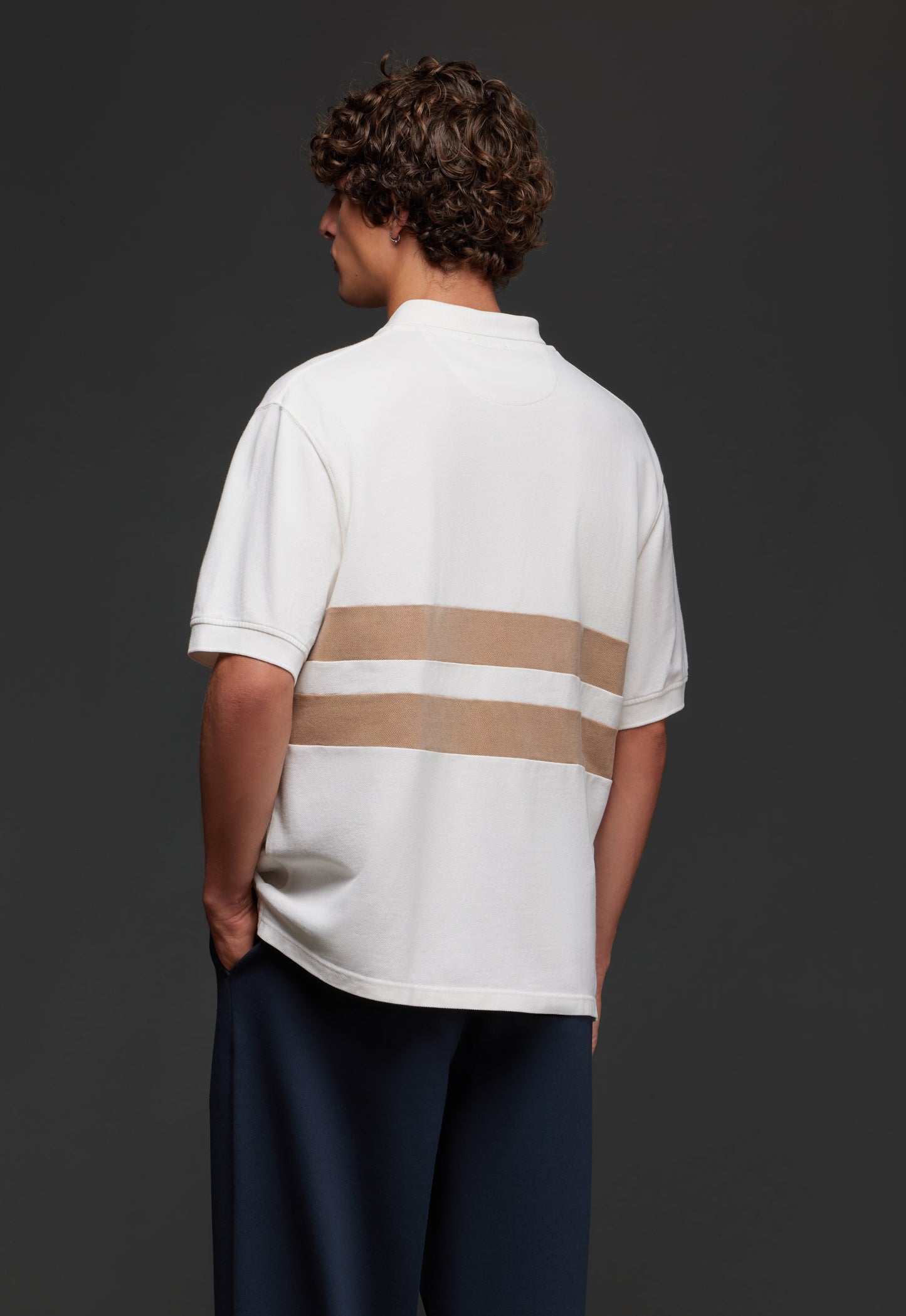 Polo en coton écru à rayures camel coupé cousu upcyclé Pap'Atelier