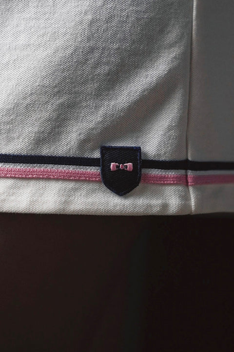 Short blanc taille élastique Pap'atelier à galons rayés et écusson - Image 3