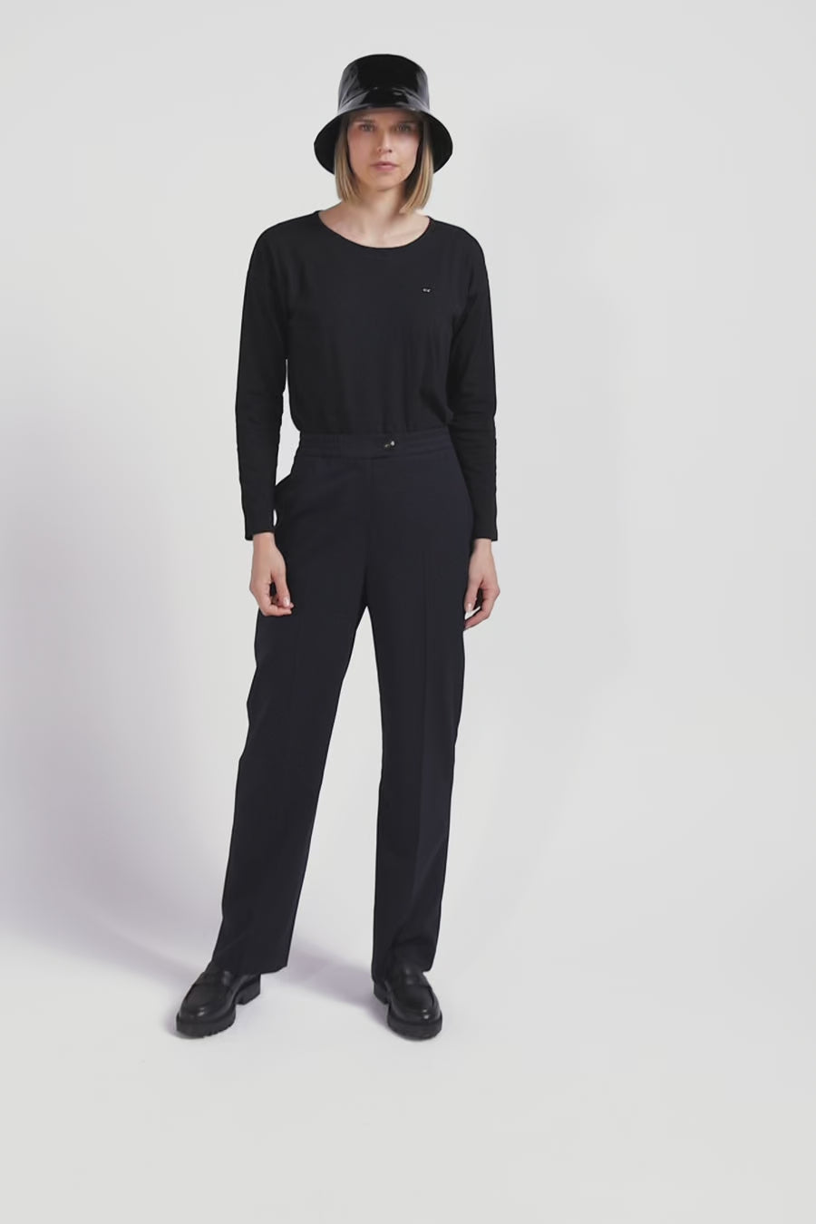 Long-sleeved round-neck t-shirt in black cotton