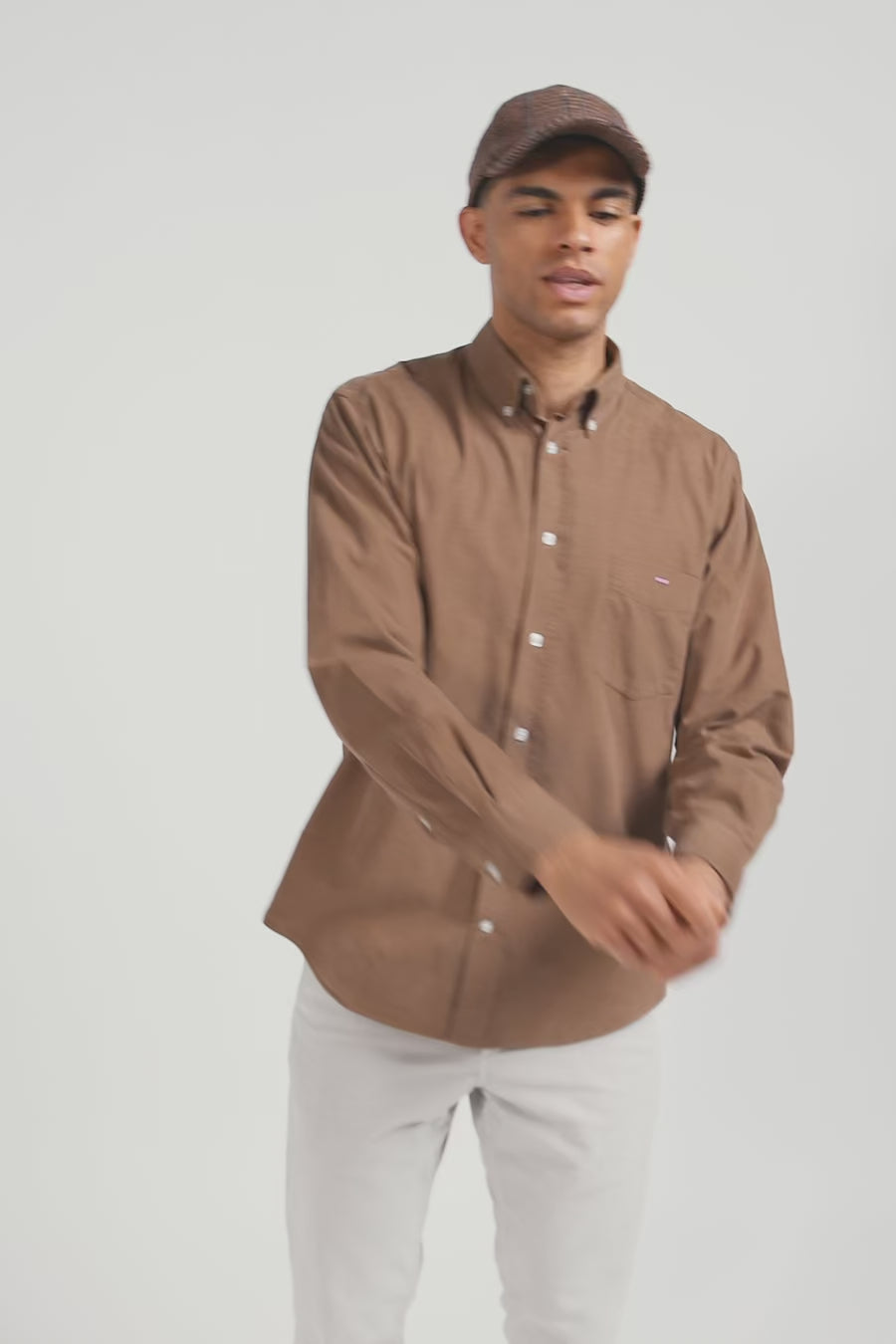 Chemise en coton uni camel col boutonné et poche poitrine coupe Regular