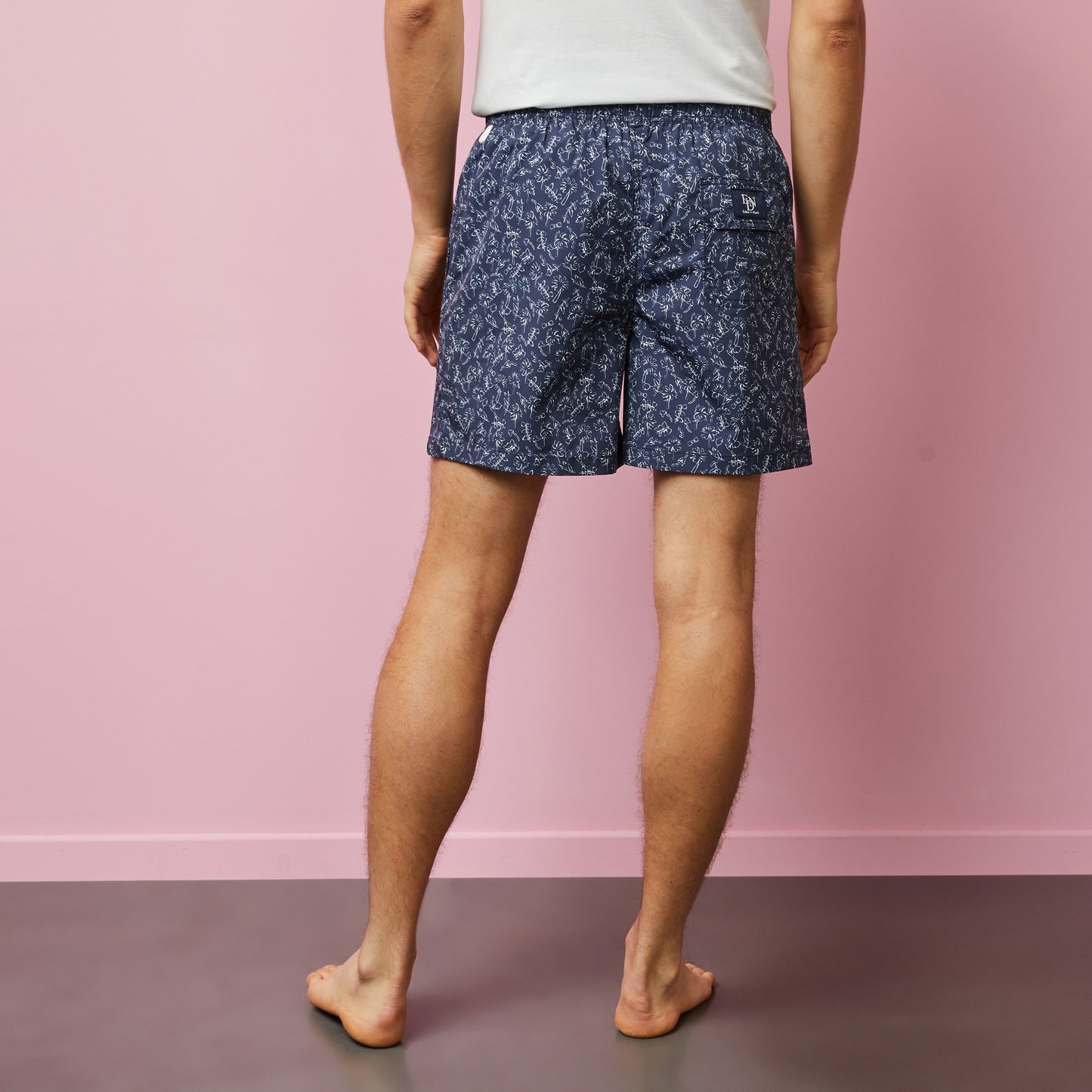 Swim shorts with exclusive leaves print