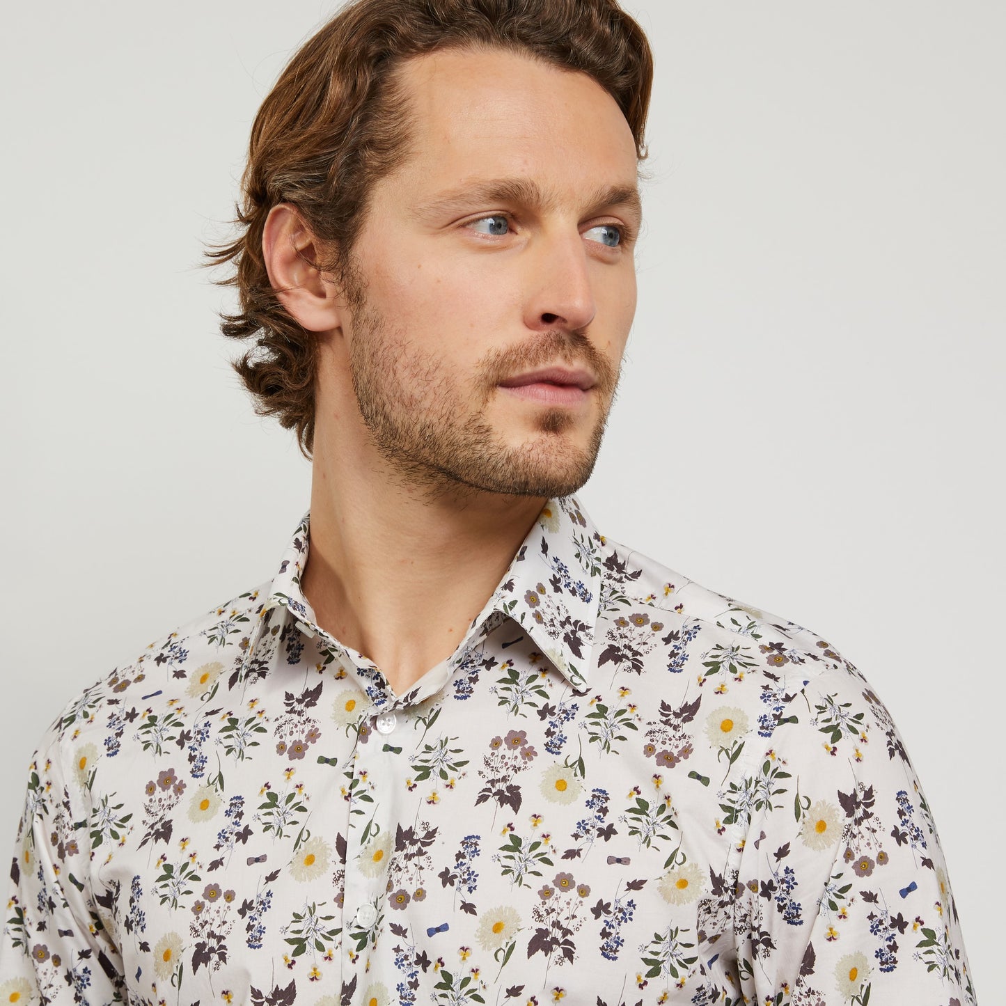 Slim fit shirt with a floral print