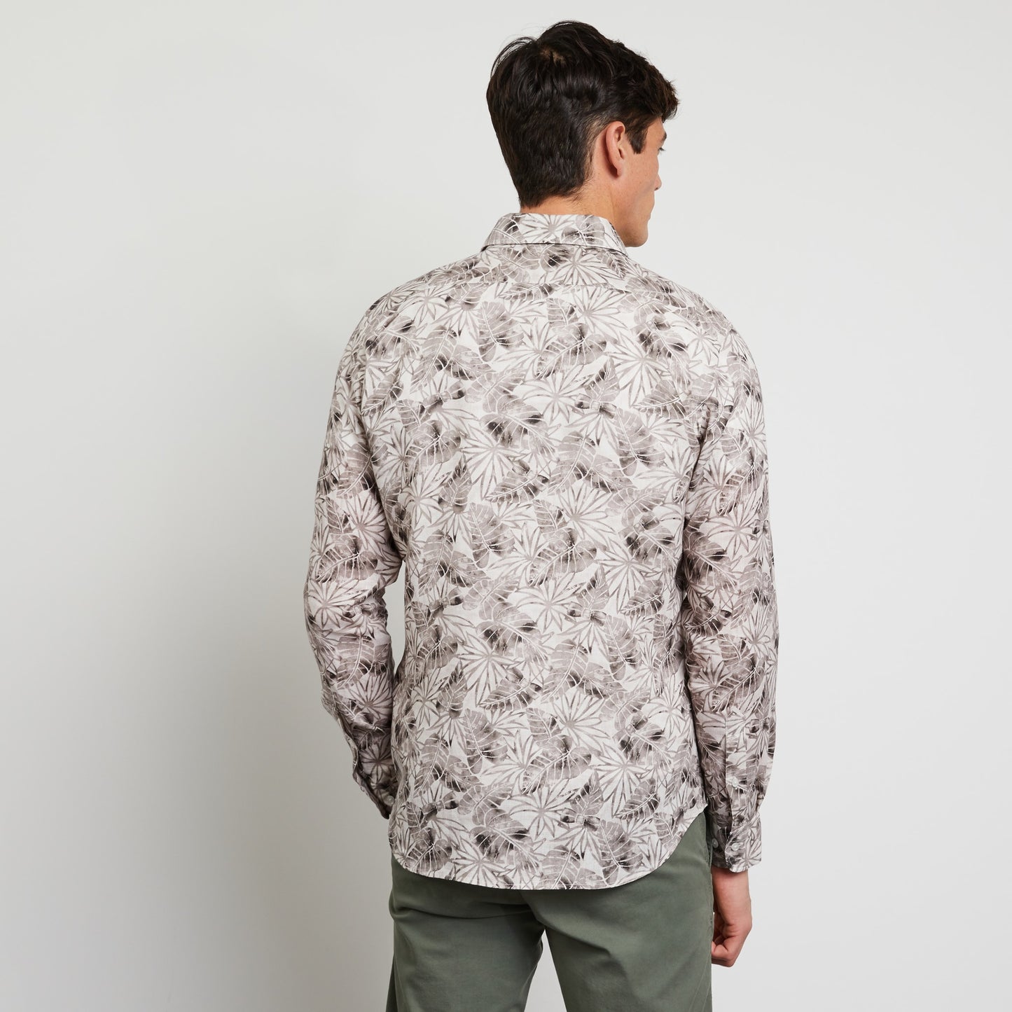 Chemise beige en lin à imprimé feuilles