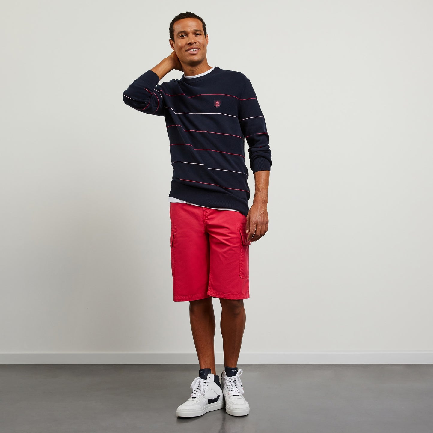 Pull bleu foncé rayé en jeu de maille
