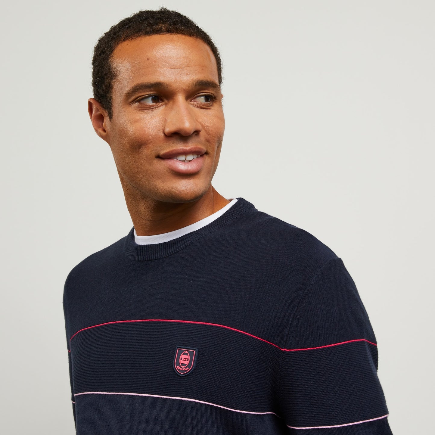 Pull bleu foncé rayé en jeu de maille
