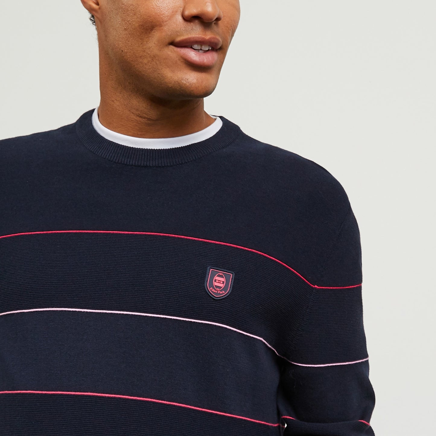 Pull bleu foncé rayé en jeu de maille