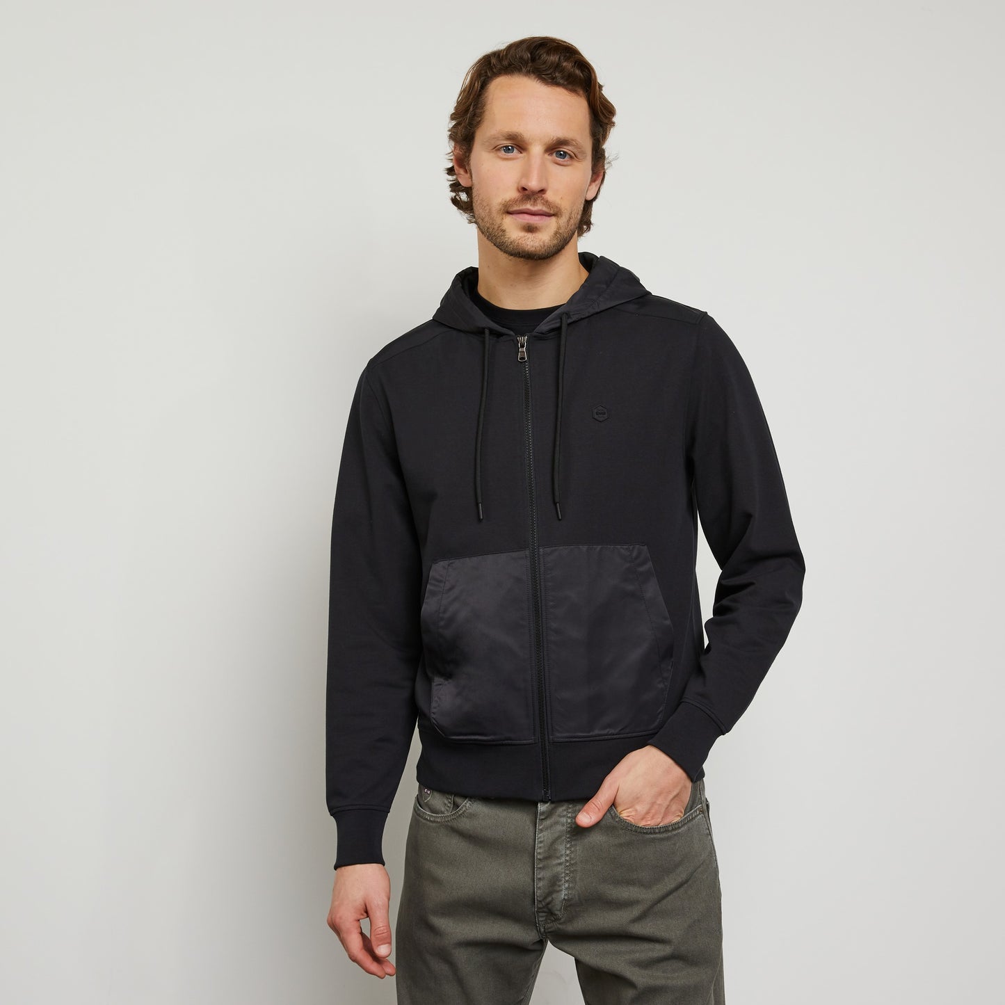 Black zipped sweatshirt with hood