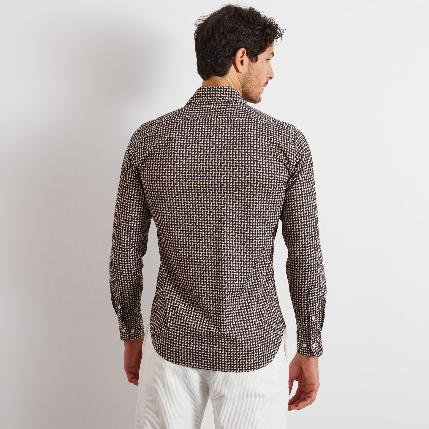 Brown shirt with a vintage motif