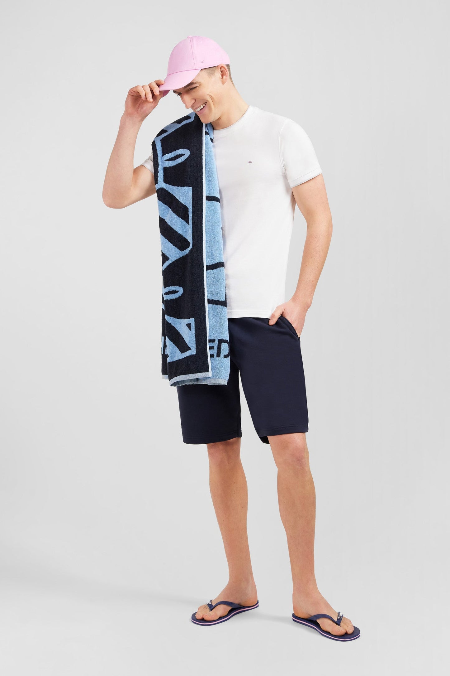 Serviette de sport bleu marine - Image 1